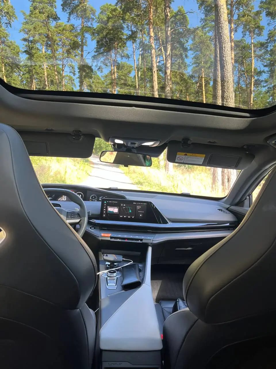 Салон и панорамная крыша Changan UNI-V 2024 года