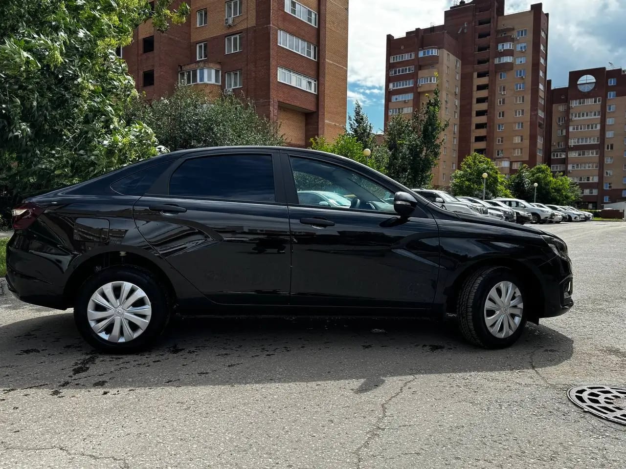 Lada Vesta 2025 года, вид сбоку