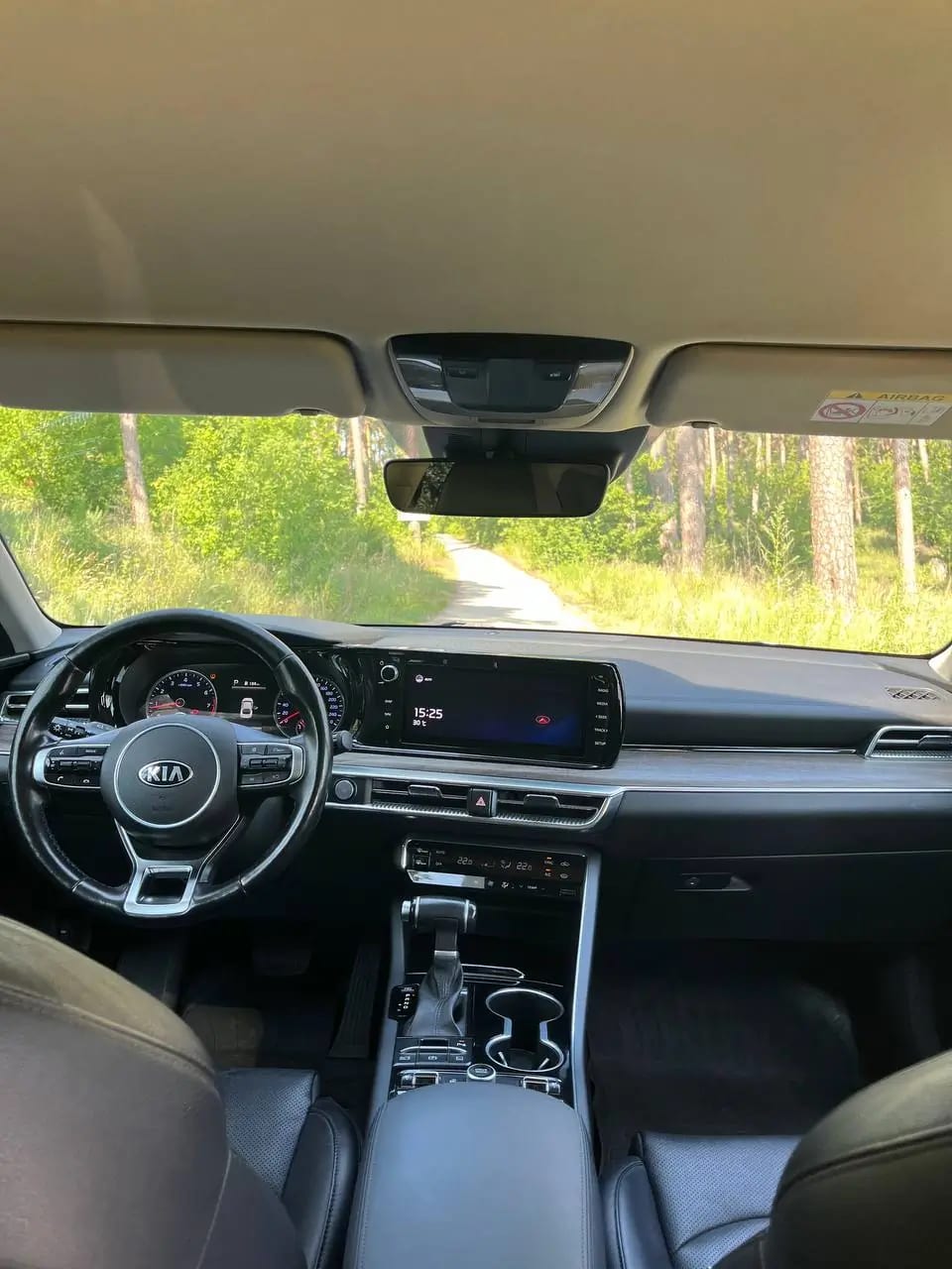 Салон Kia K5 2022 года