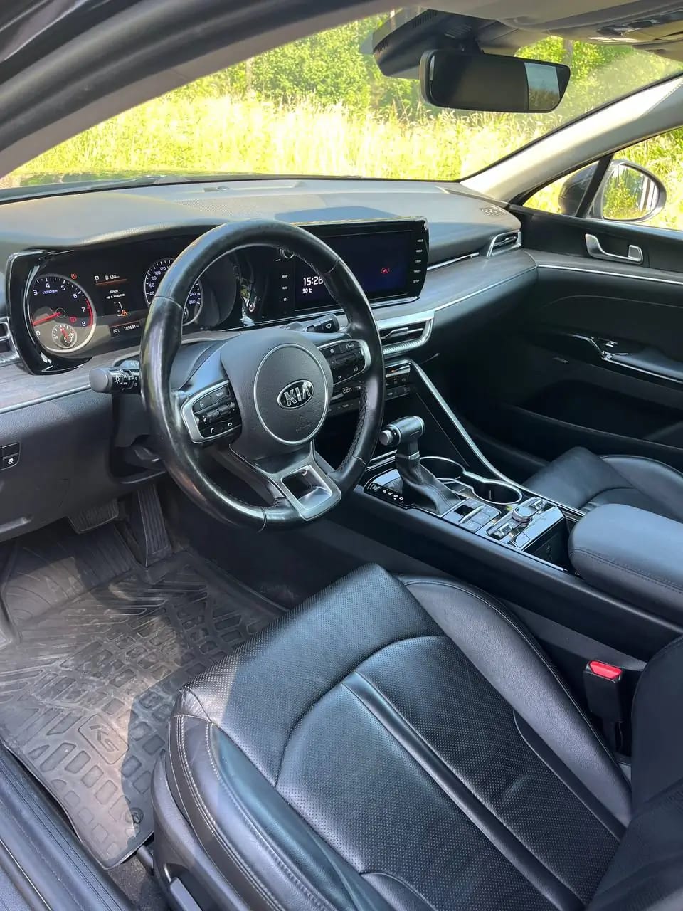 Место водителя Kia K5 2022 года