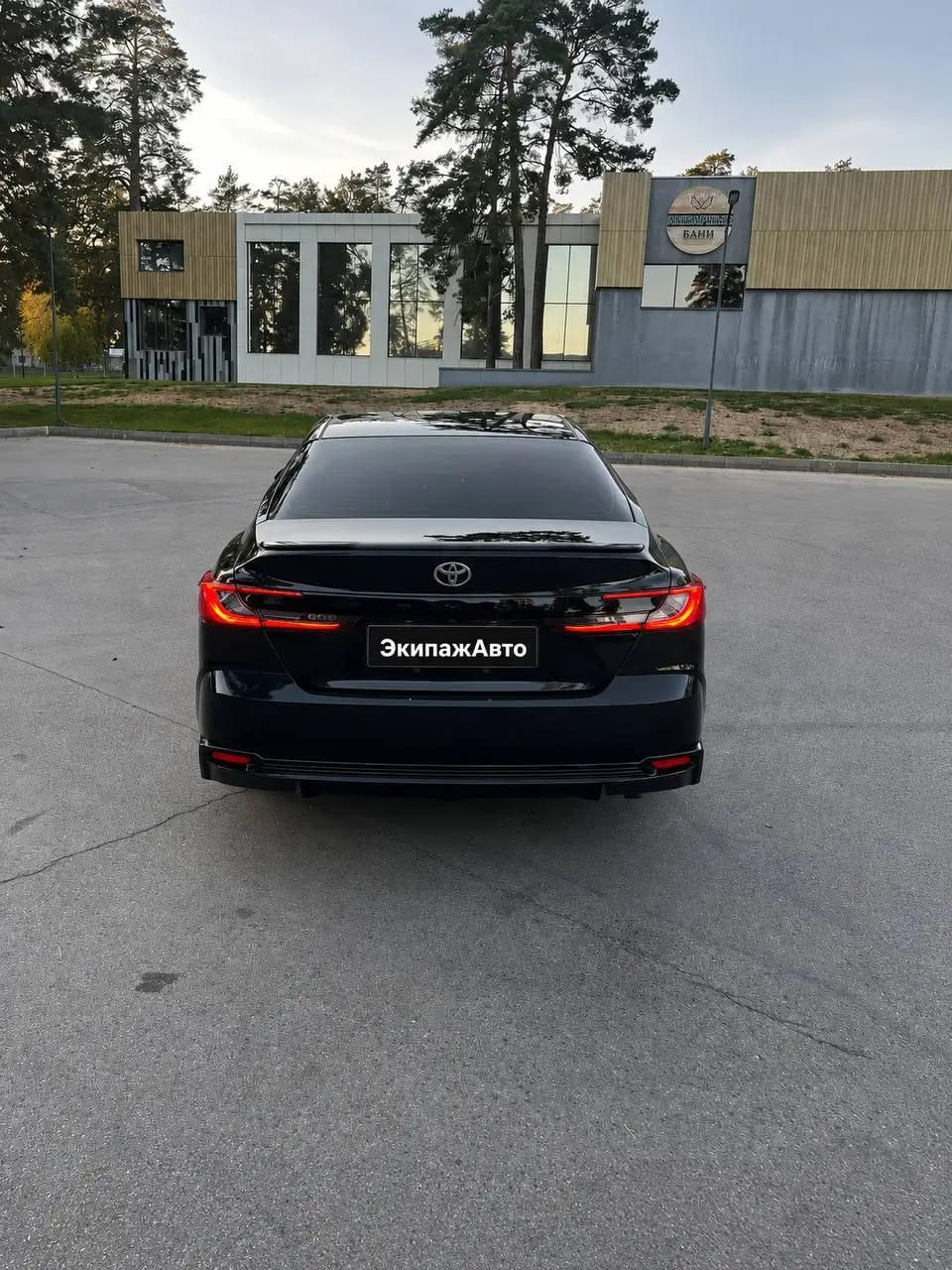 Toyota Camry 2025 года, вид сзади