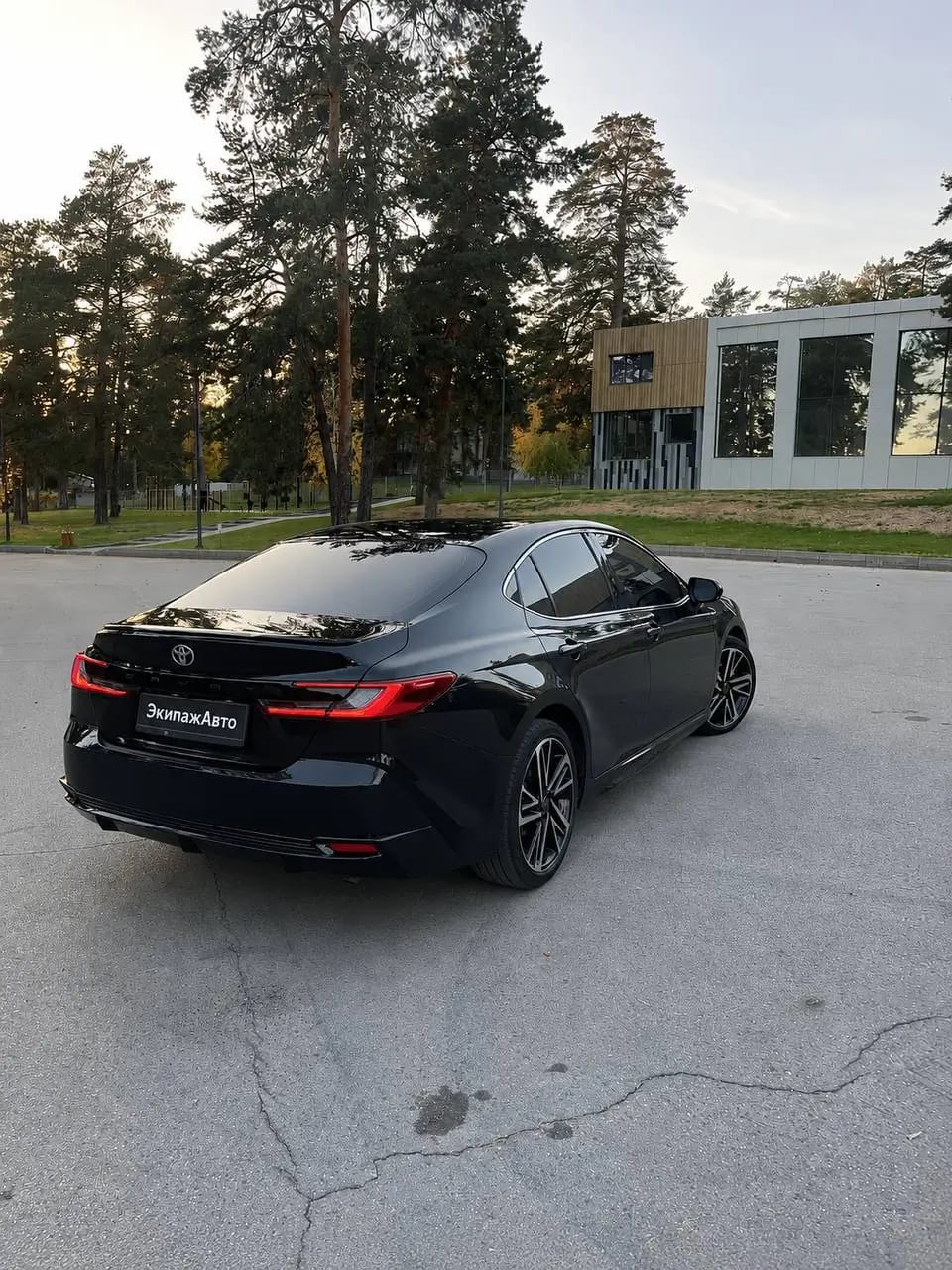 Toyota Camry 2025 года, задняя часть кузова