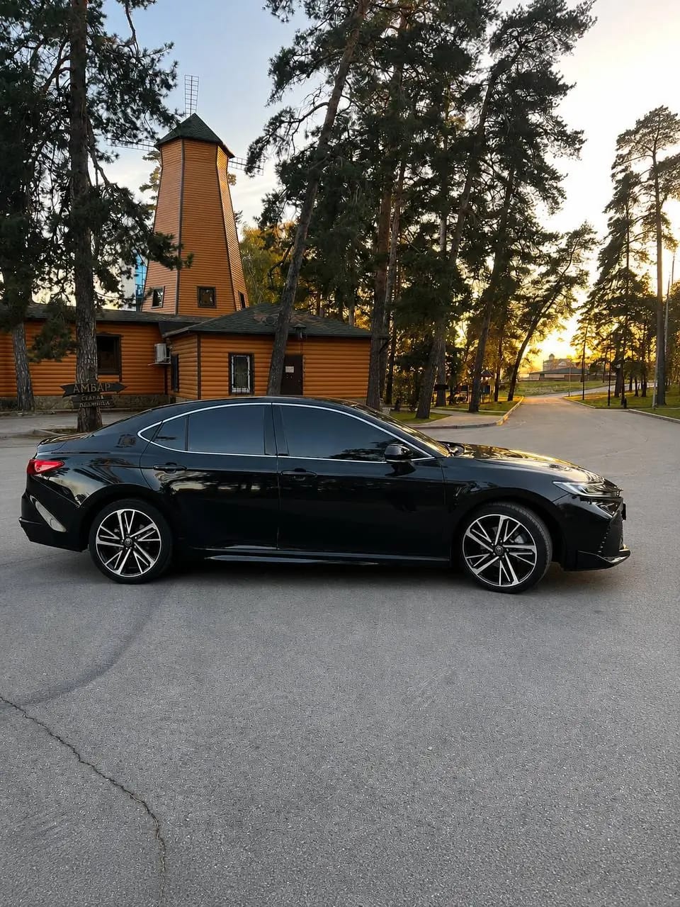 Toyota Camry 2025 года, вид сбоку